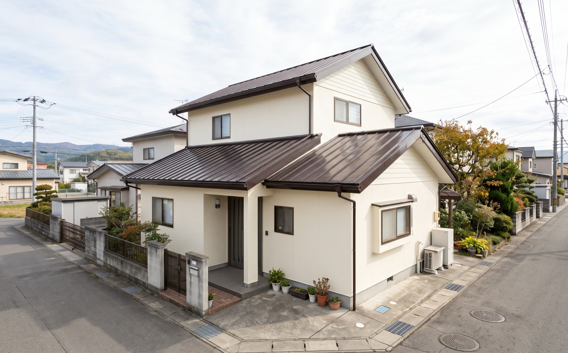 塗り替えを終えた住宅の屋根